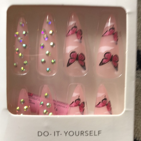 Nails - Picture 7 of 16